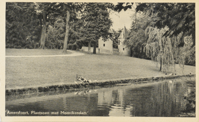 130690 Gezicht op het Plantsoen Zuid aan de Monnikendam te Amersfoort.